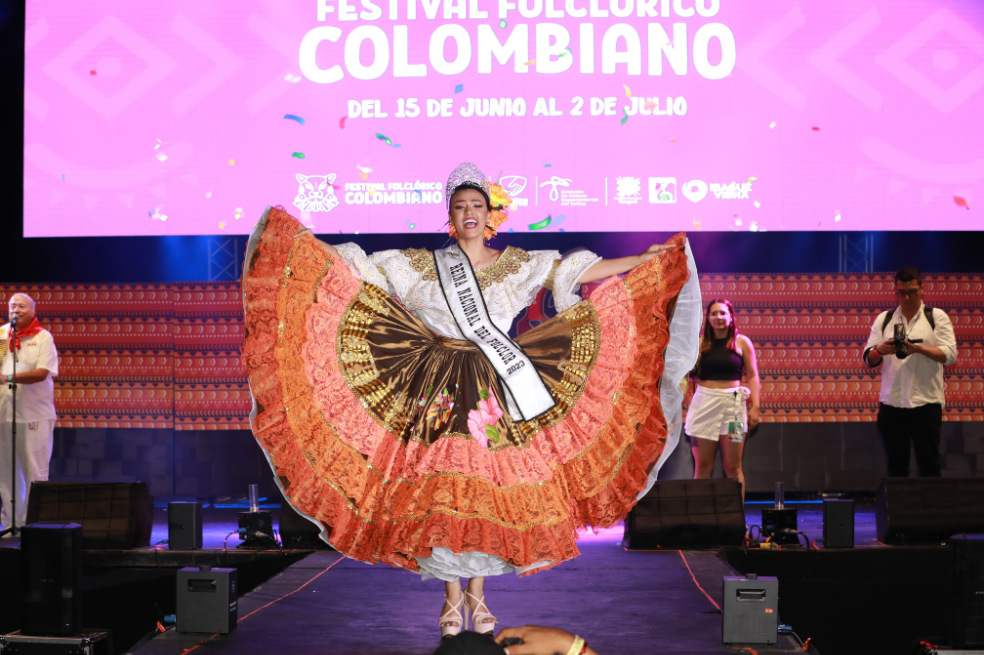 Así se vivió la coronación de la Reina Nacional del Folclor en Ibagué