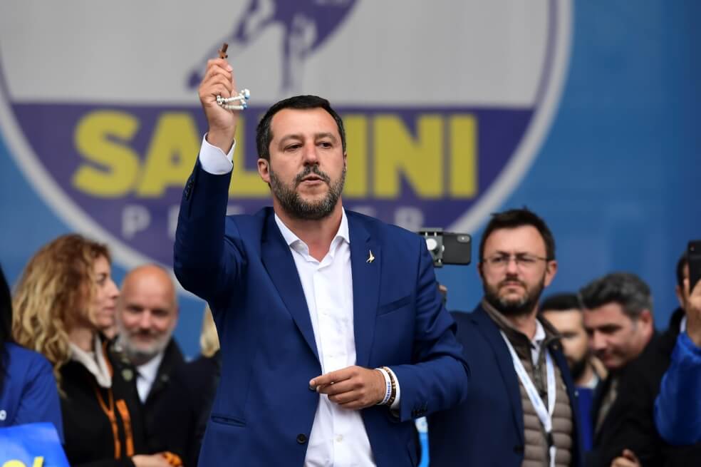 La ley en Italia que busca multar a las ONG que rescaten migrantes en el Mediterráneo