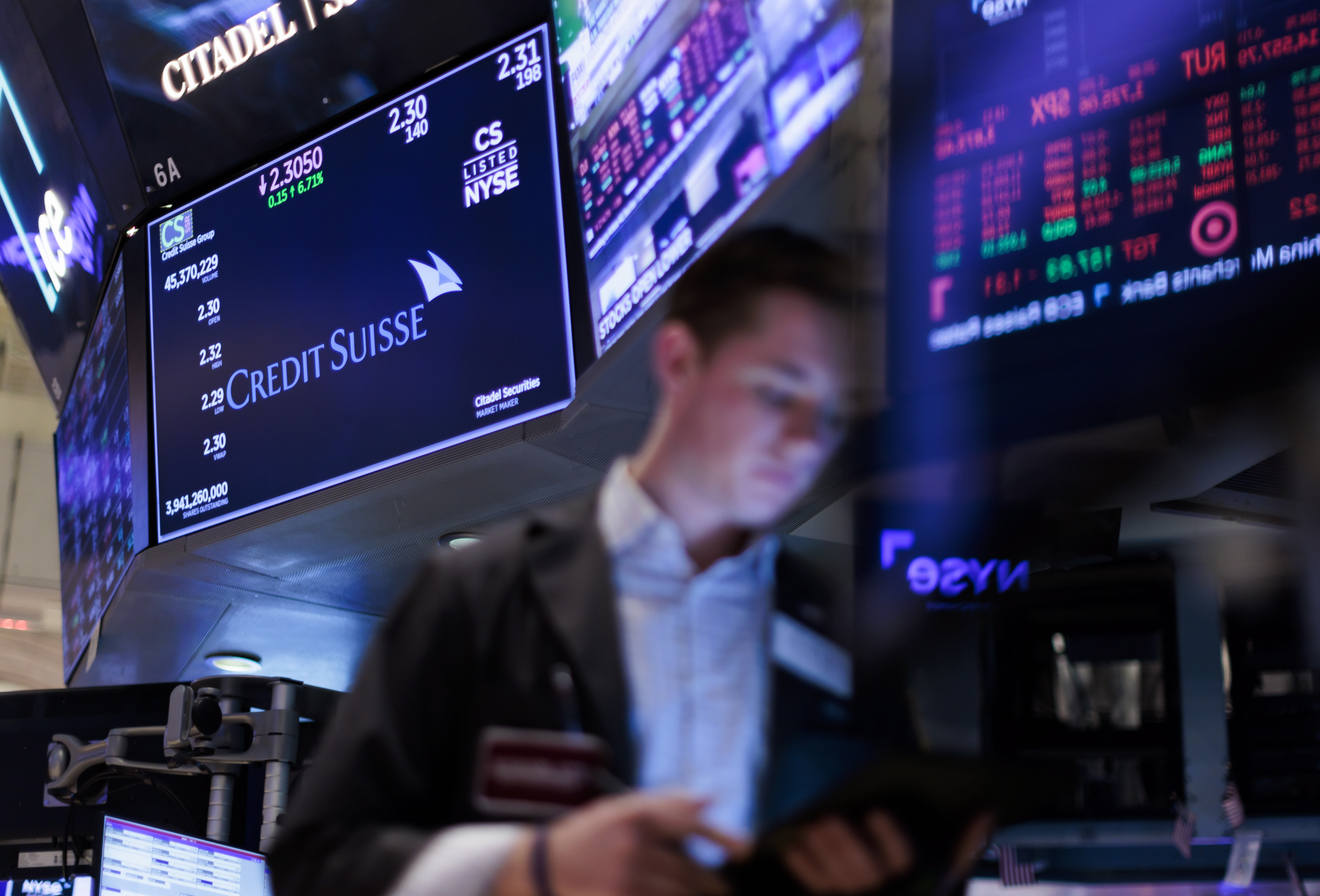 Credit Suisse consiguió su salvavidas y su primera tarea es recuperar clientes