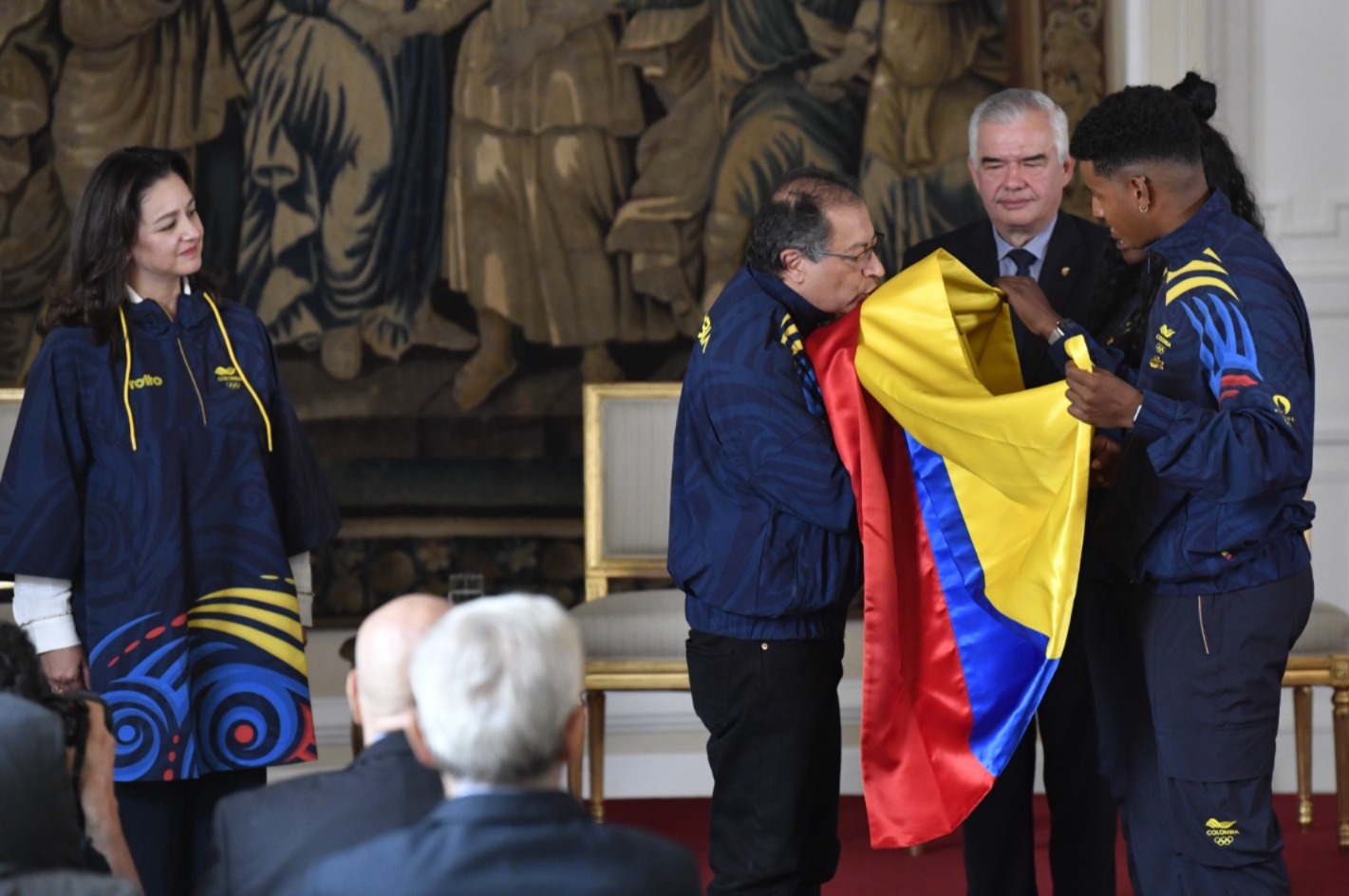 Así fue la ceremonia de entrega de la bandera del presidente Gustavo Petro a los deportistas que irán a los Juegos Olímpicos.