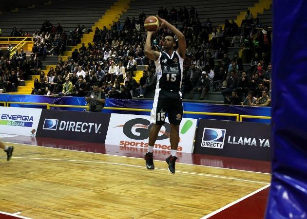 Piratas de Bogotá se consolida en el segundo lugar de la liga de baloncesto