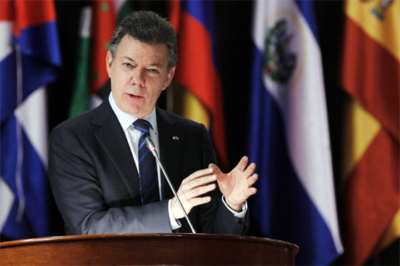 Santos le pide al general de la Policía investigar surgimiento nueva pirámide