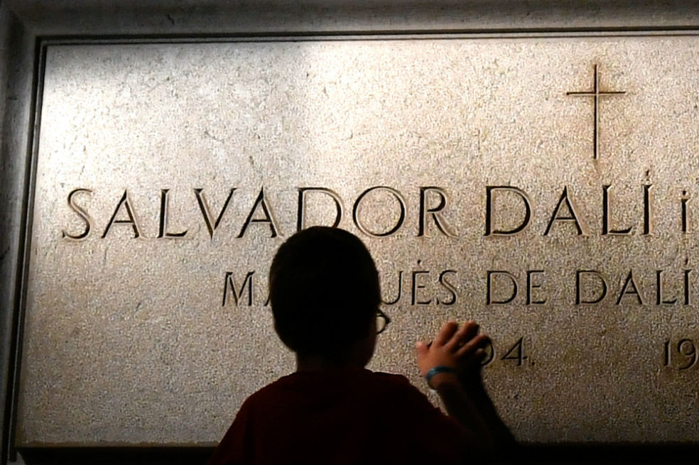 Salvador Dalí reapareció con su bigote intacto
