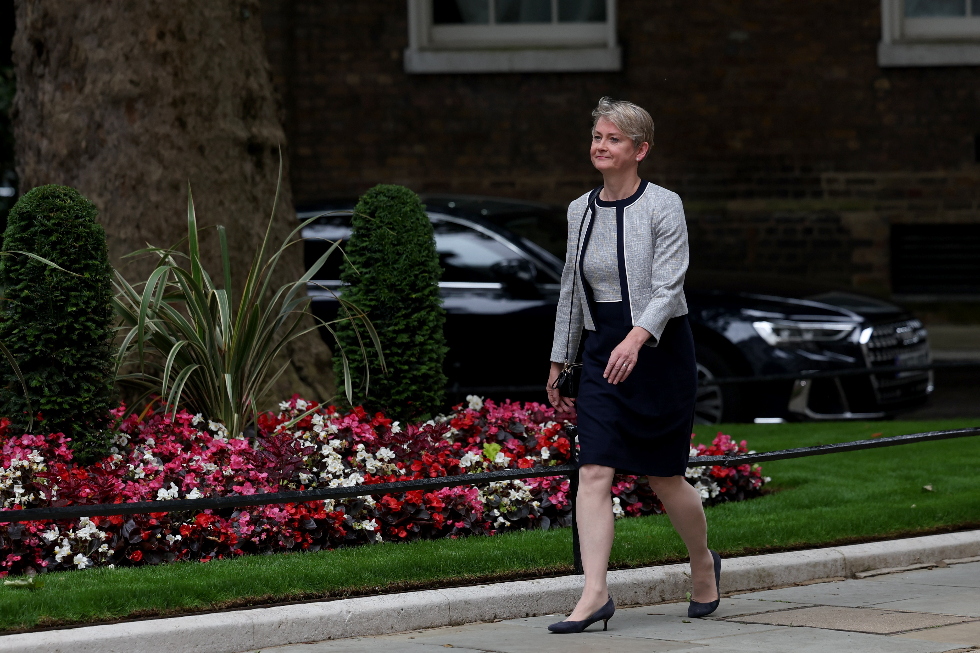 London (United Kingdom), 04/07/2024.- Yvette Cooper arrives in Downing Street in London, Britain, 05 July 2024. Labour party leader Keir Starmer became the country's new prime minister on 05 July, after his party won a landslide victory in the general election. New prime minister Starmer will appoint his cabinet of the new government. (deslizamiento de tierras, Reino Unido, Londres) EFE/EPA/ANDY RAIN