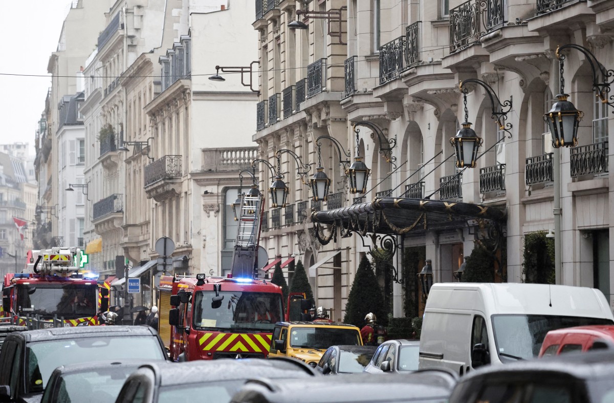 Un incendio en un hotel de lujo de París deja al menos dos heridos