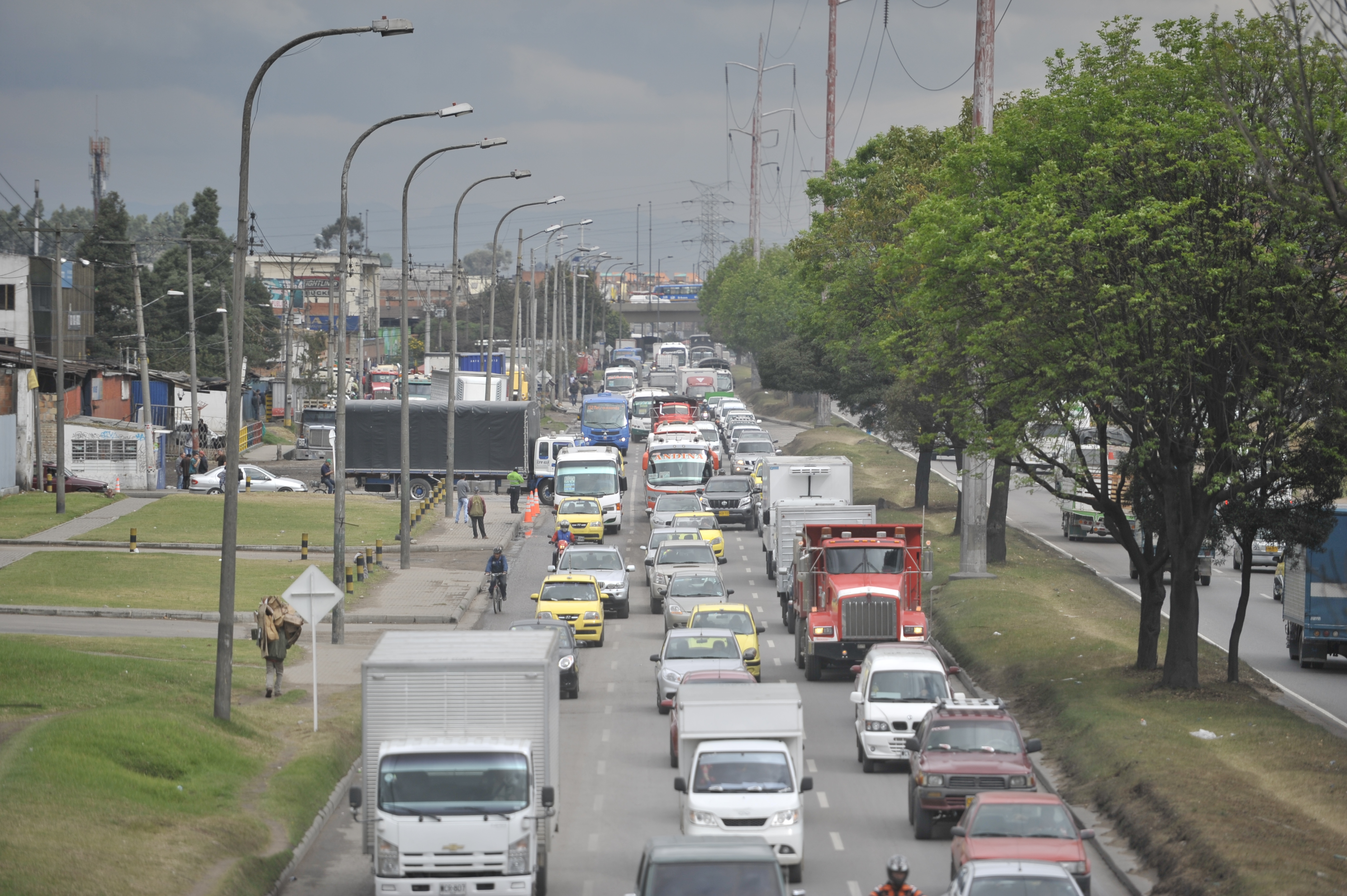 Aspectos del tráfico y estado de las vías en el corredor de la Calle 13 de Bogotá
