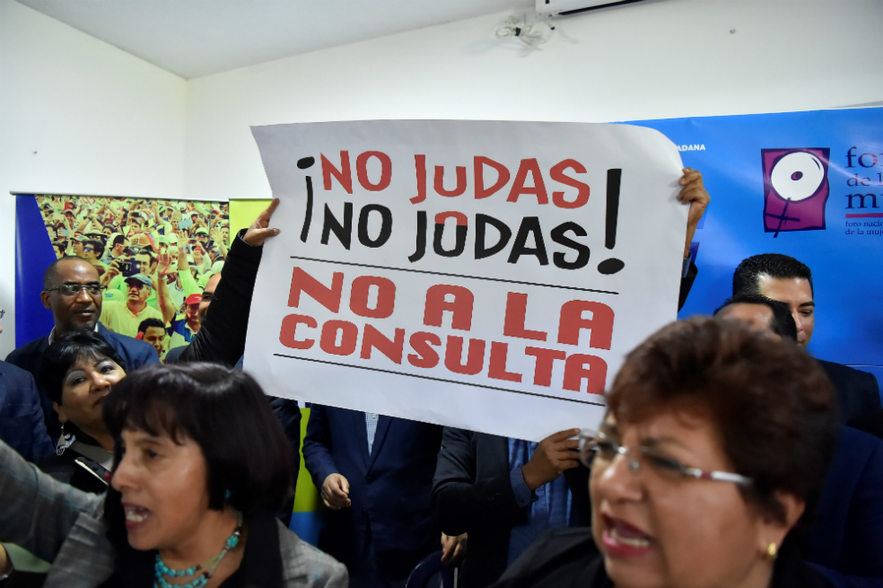 Rafael Correa lidera campaña para mantener reelección indefinida en Ecuador