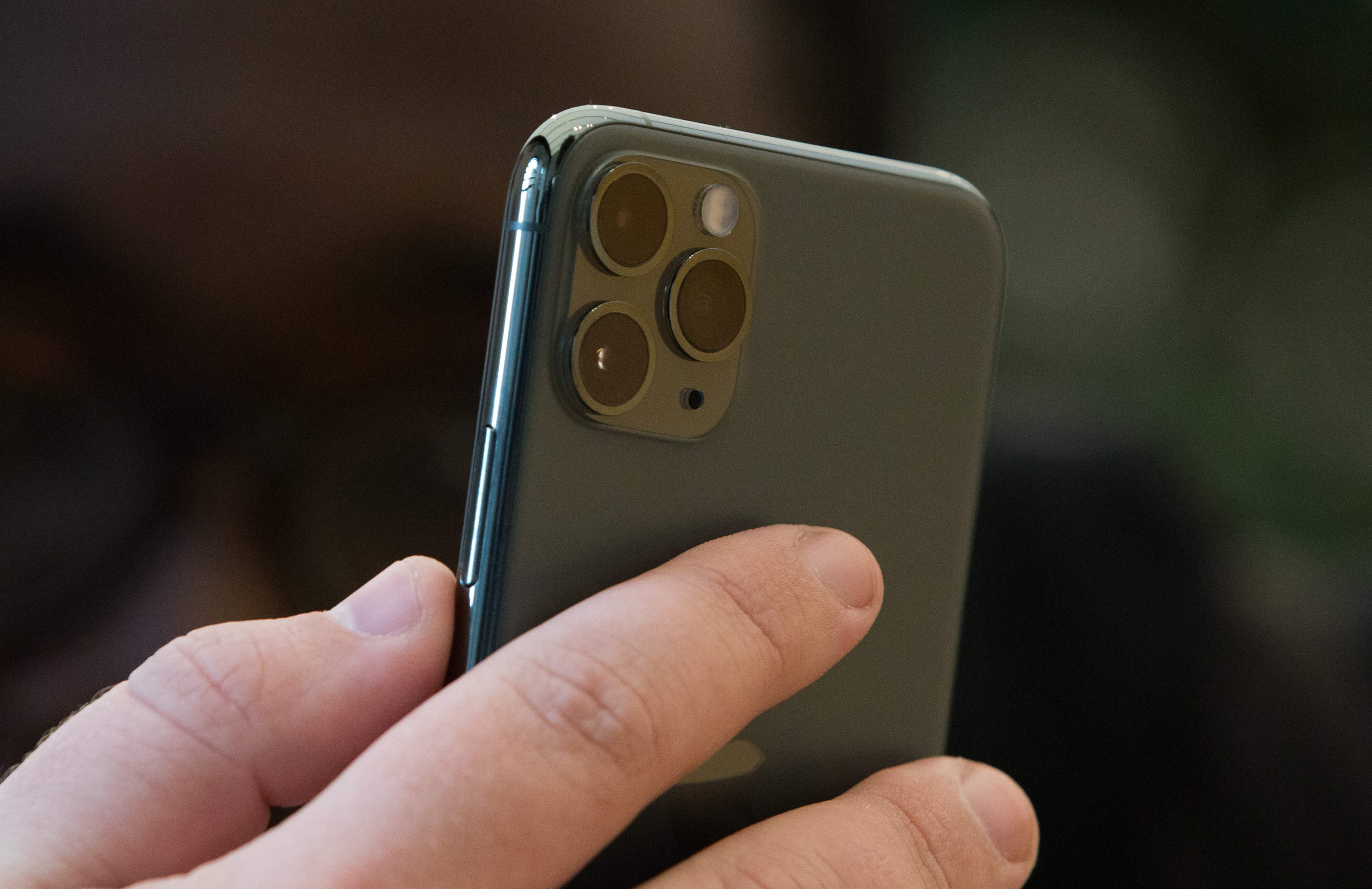 Nuevos iPhone de Apple muestran señales de mayor demanda