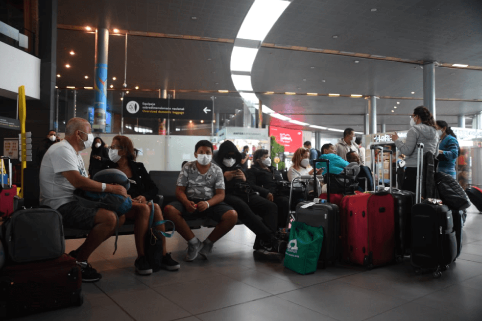 Así es la situación de los viajeros en el aeropuerto El Dorado de Bogotá