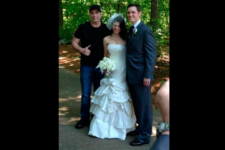 John Travolta se coló en una boda