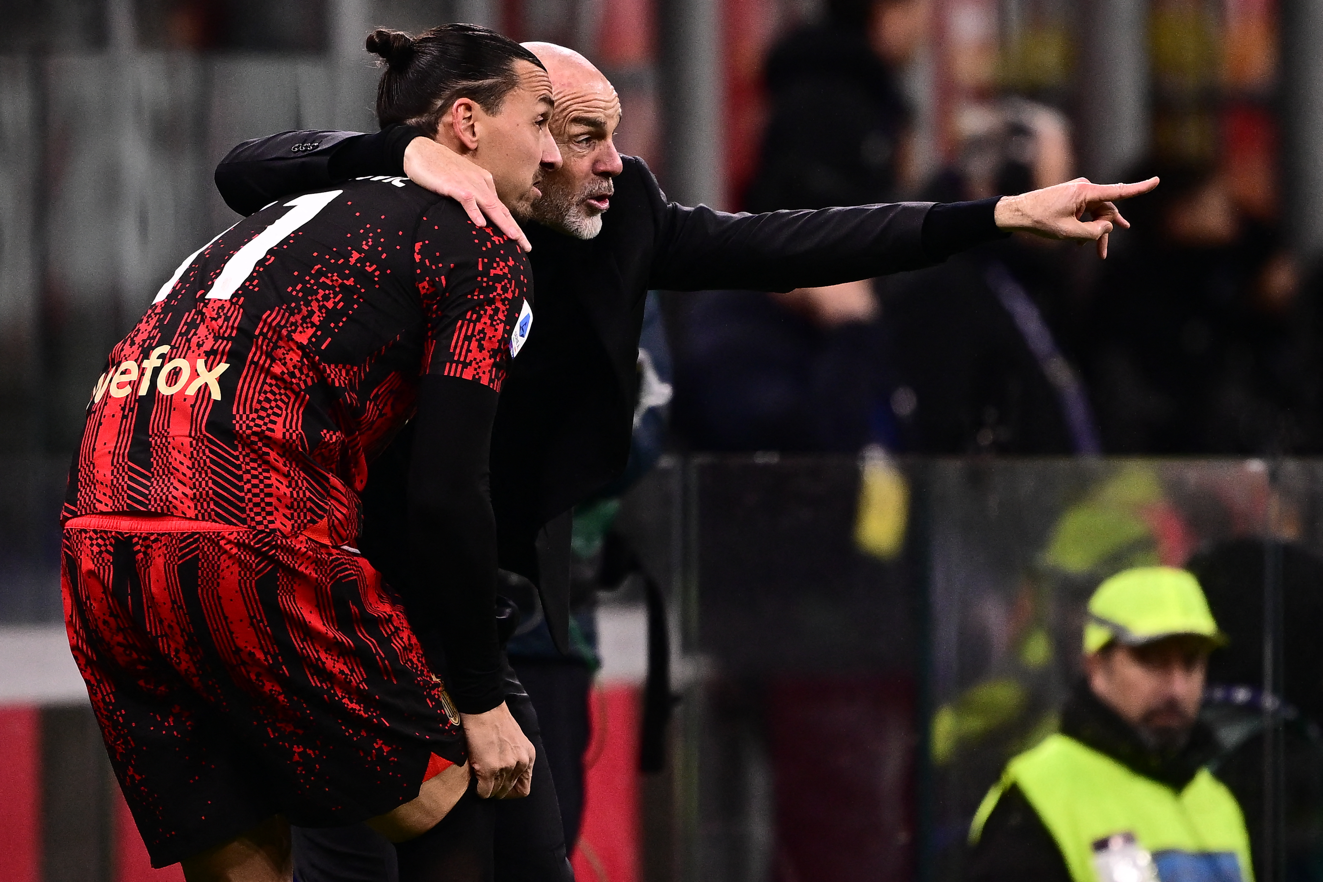 Ibrahimovic vuelve a jugar nueve meses después de su operación
