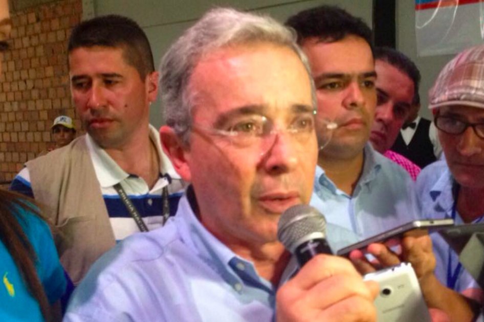 Arremetida de Uribe contra el llamado ‘congresito’