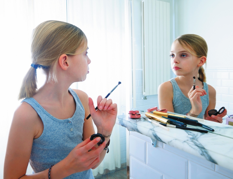 Cuidado con rutinas de skincare que ve en TikTok, algunas generarían daños en jóvenes