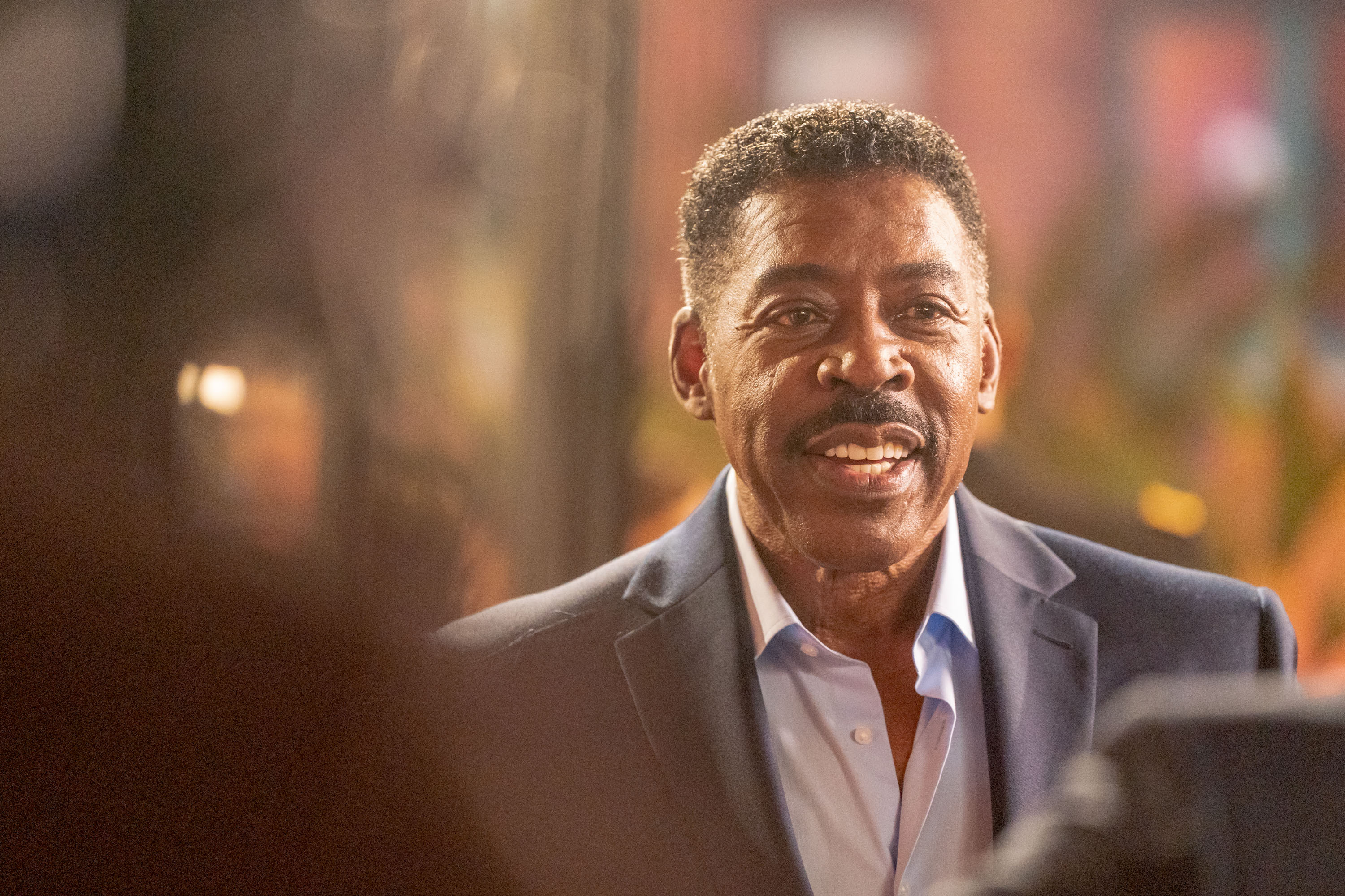 La ciencia de los saltos en el tiempo de Ernie Hudson en “Quantum Leap”