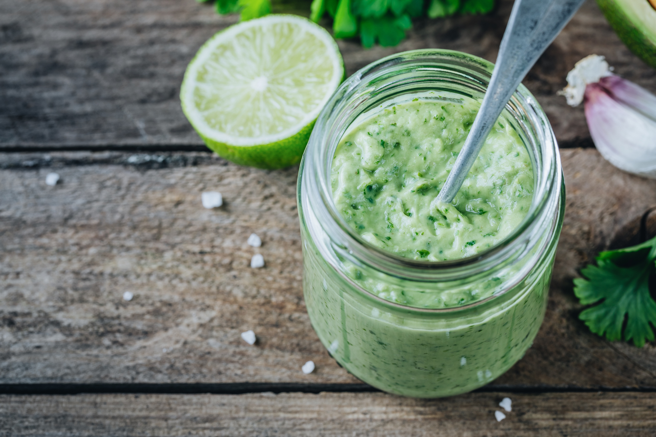 ¿Sin salsa para darle sabor a tus patacones? Aquí te enseñamos a prepararla