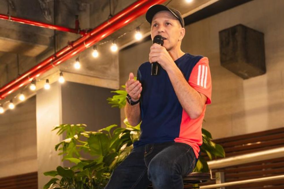 La historia del corredor argentino que llegó para los 30 años de Maratón Medellín