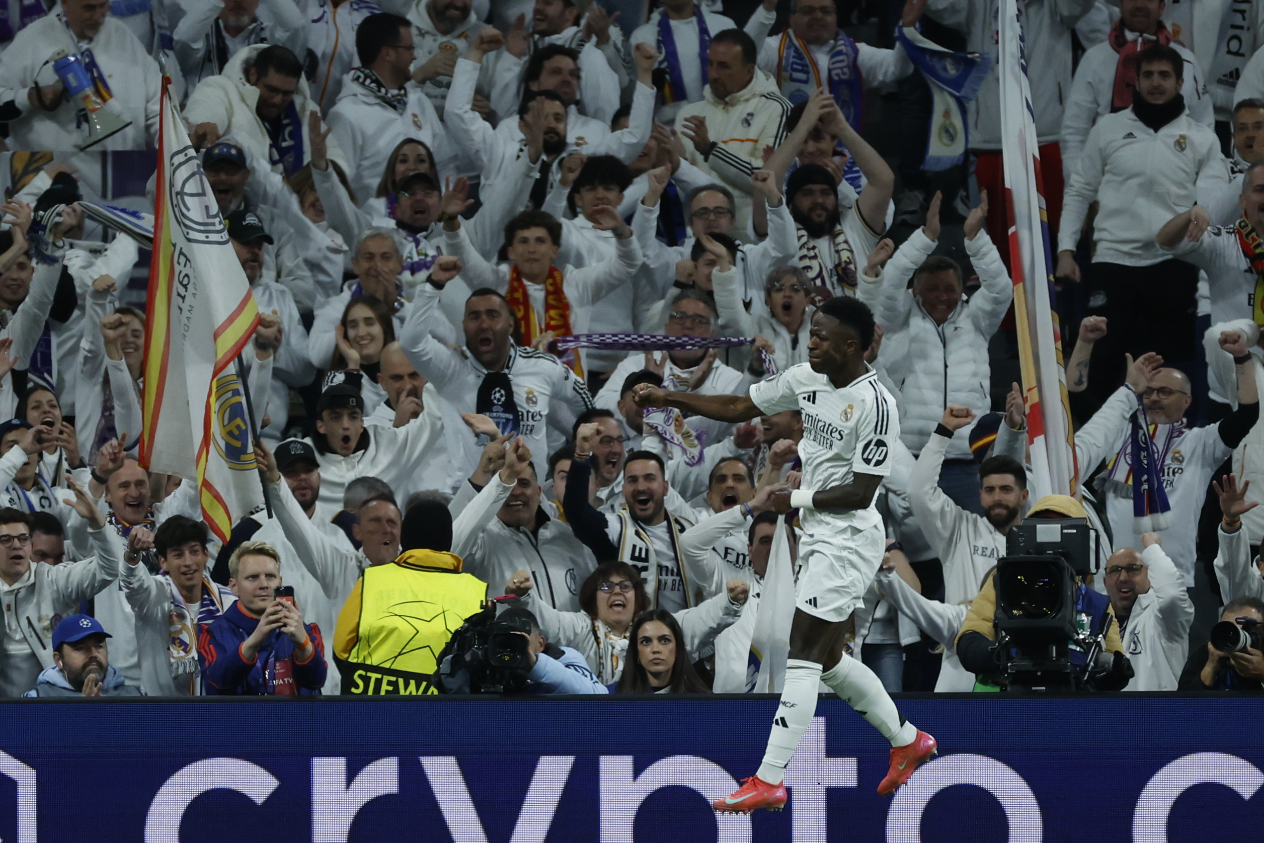 Real Madrid aplastó a Salzburgo y revivió en la Champions League: video