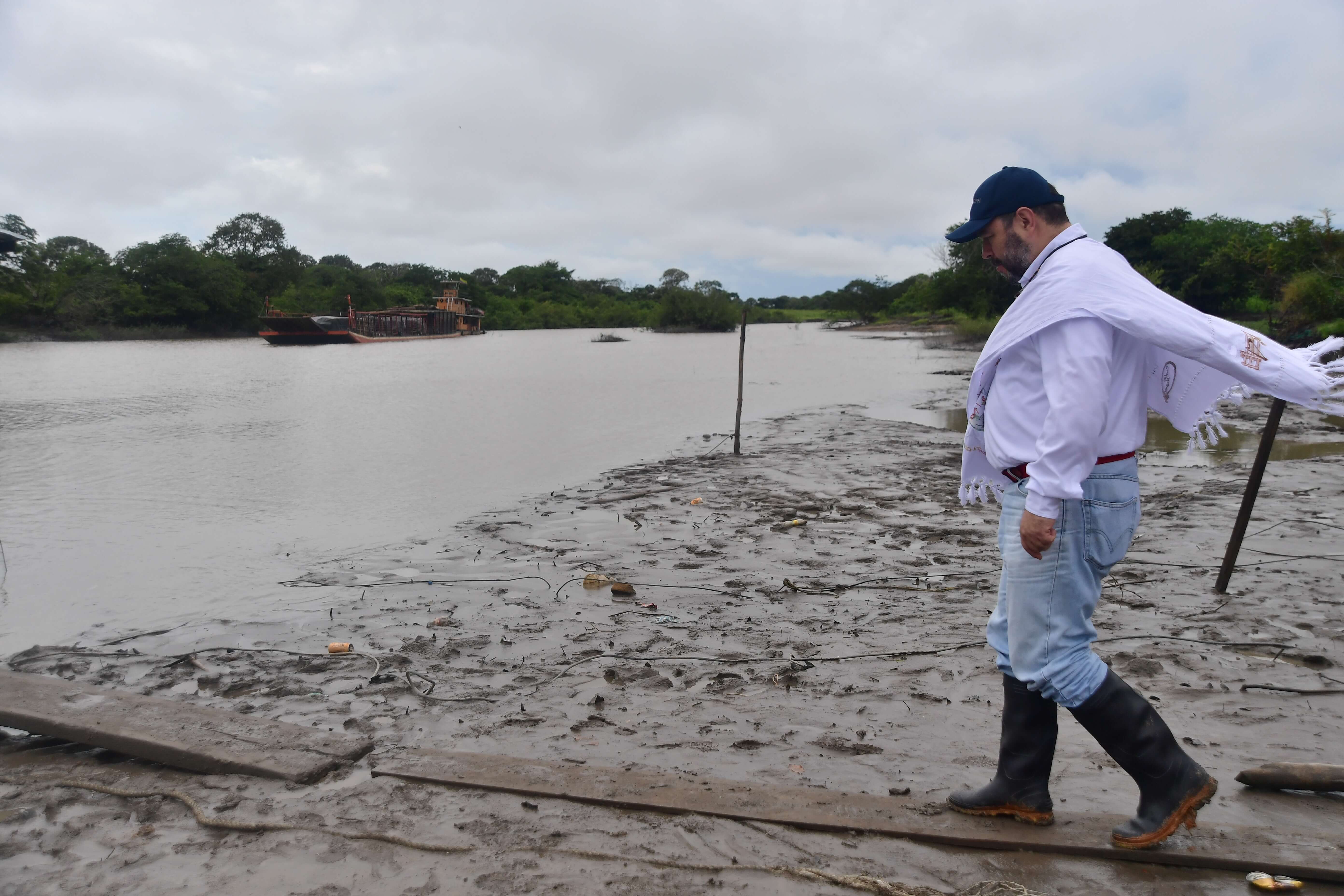 “No podemos enterrar todos los días a un colombiano”: Carlos Alfonso Negret