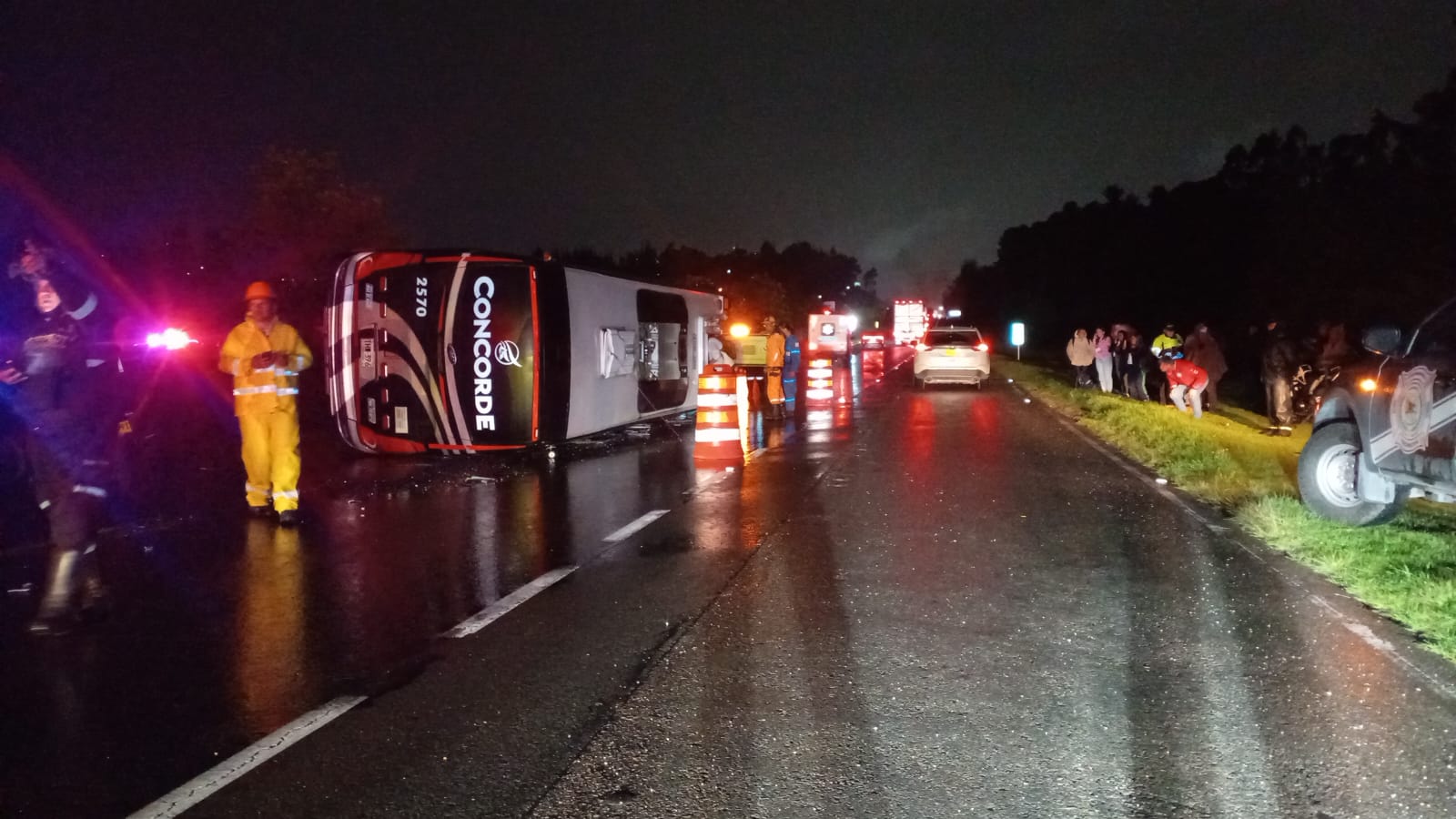Un muerto y siete heridos deja accidente de bus de la empresa Concorde, en vía Tunja-Bogotá