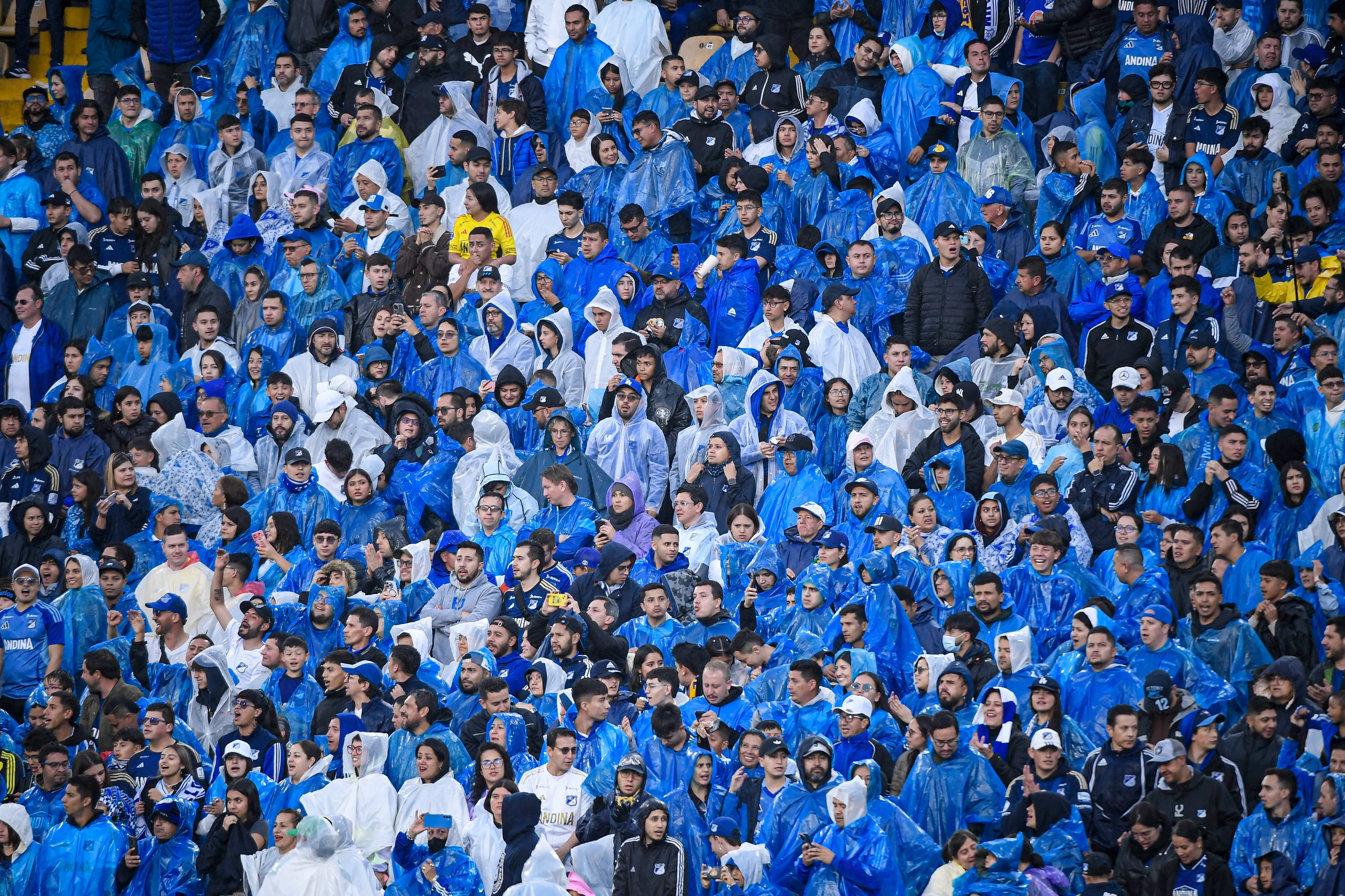 Como siempre, los hinchas de Millonarios llenaron El Campin para apoyar al equipo embajador.