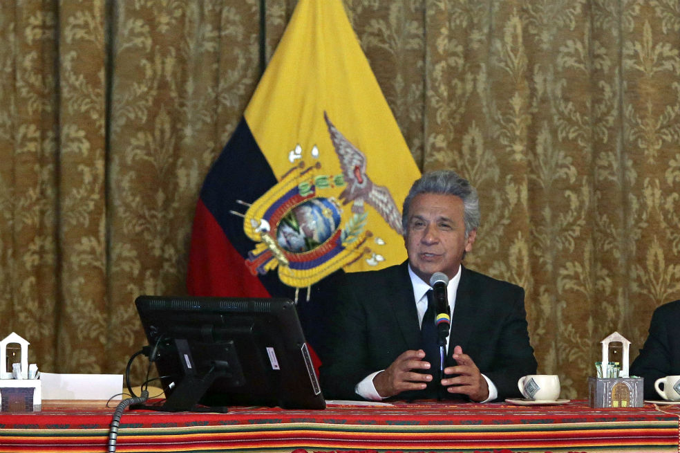Presidente de Ecuador desata crisis política al inhabilitar a su vicepresidente
