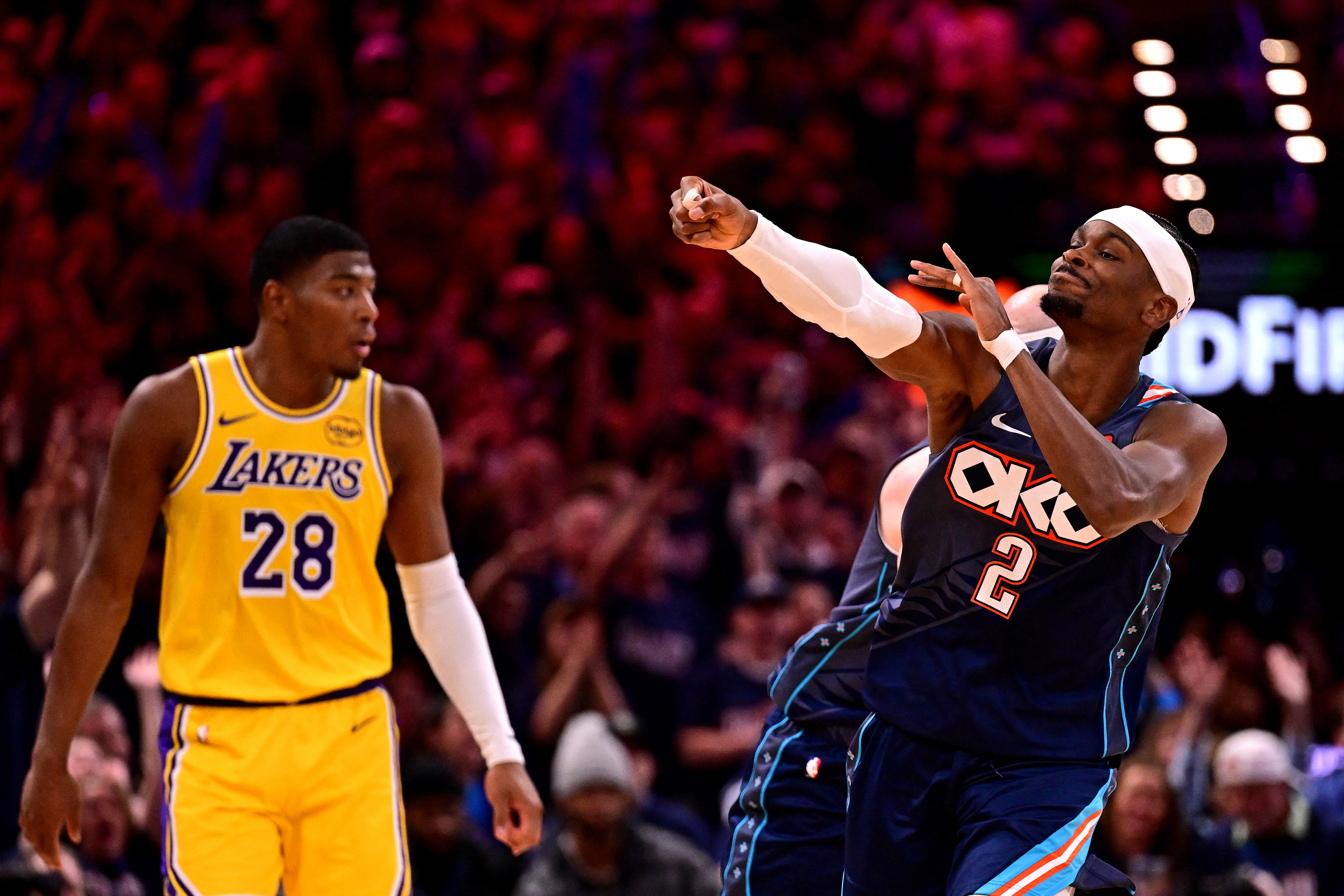 Thunder le hizo sentir a los Lakers su jerarquía en los playoffs de la NBA