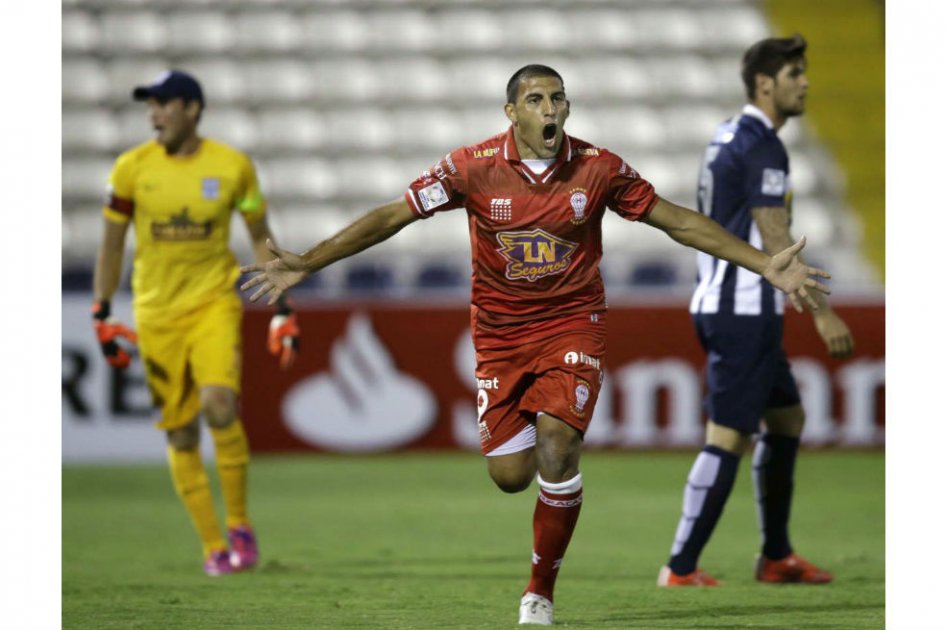 ‘Wanchope’ Ábila, el goleador que porta la ilusión de Huracán
