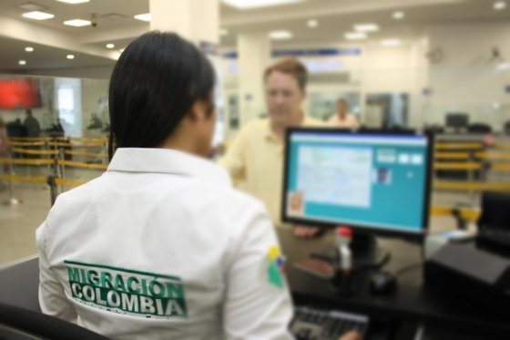 Expulsado de Colombia el israelí que amenazó con llevar explosivos en El Dorado