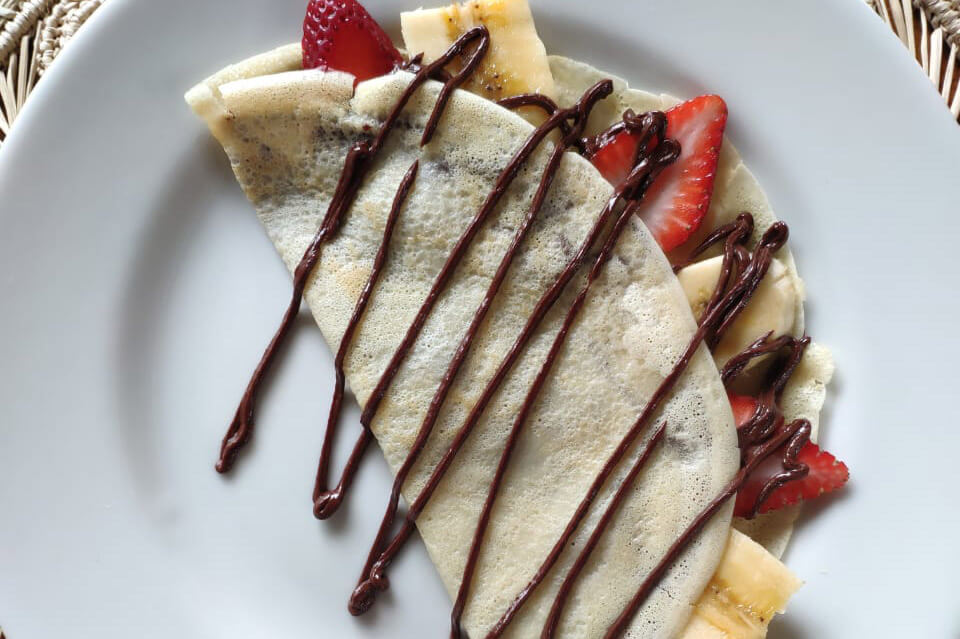 Crepes con salsa de chocolate para sorprender a mamá