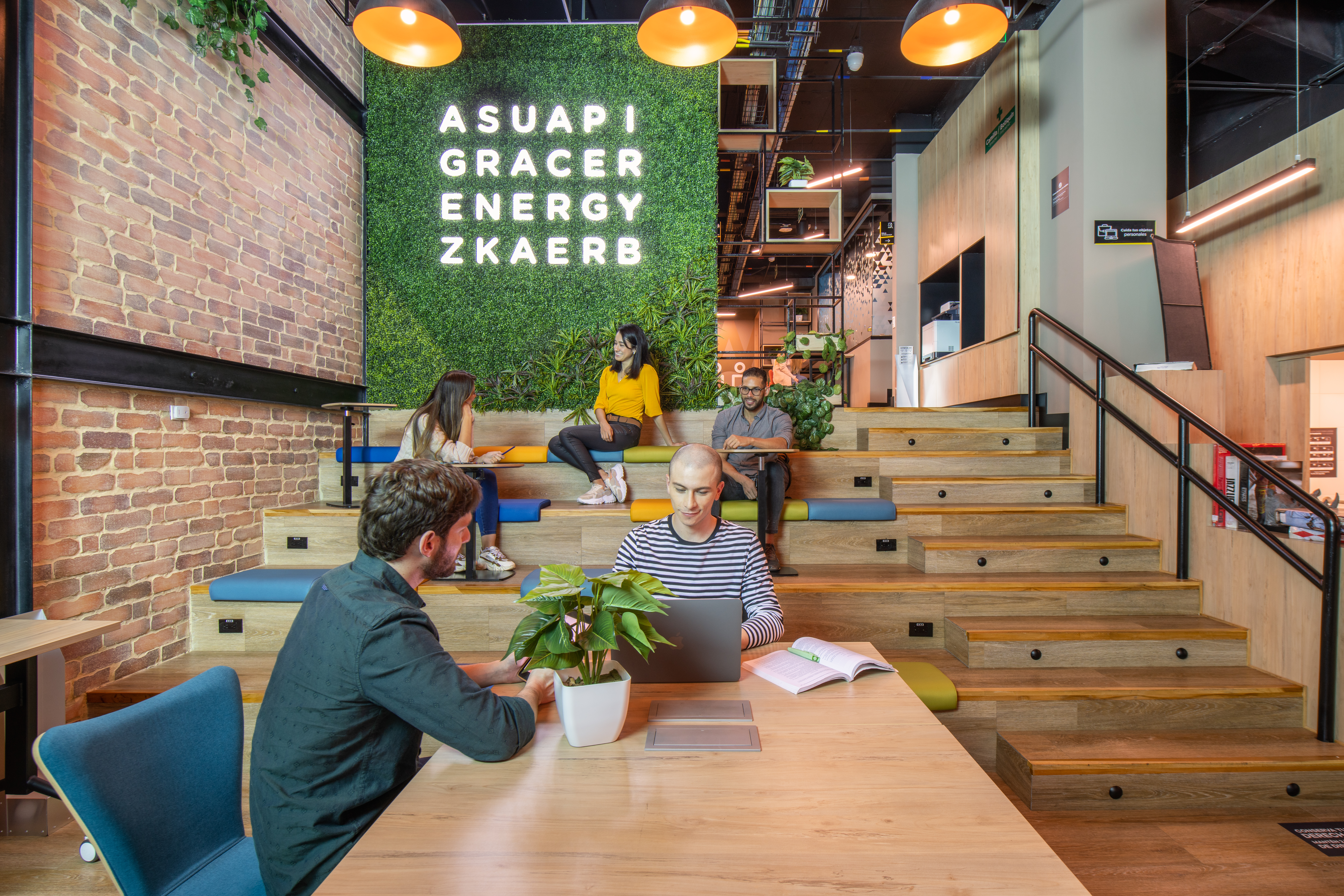 Red de coworking: espacios modernos e innovadores que aumentan la concentración y la productividad.