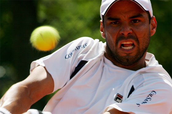 Falla y Giraldo subieron un puesto en el ranking de la ATP