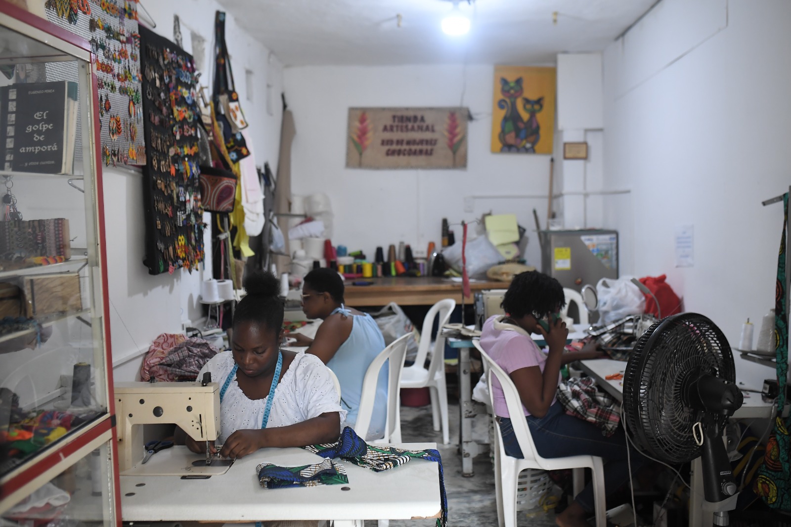 La Red Departamental también apoya a las mujeres en el sector de las confecciones como una forma de garantizar un trabajo digno y sostenible.