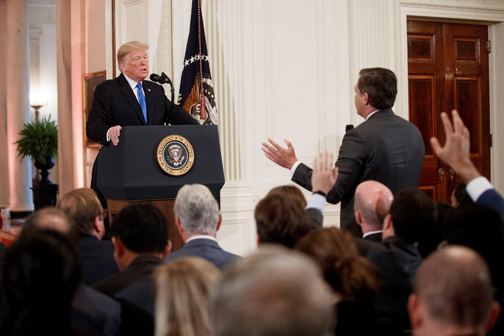 La Casa Blanca retira credencial a periodista de la CNN