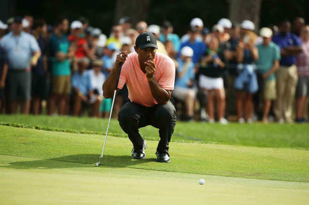 Tiger Woods cae de la cima en el BMW Championship