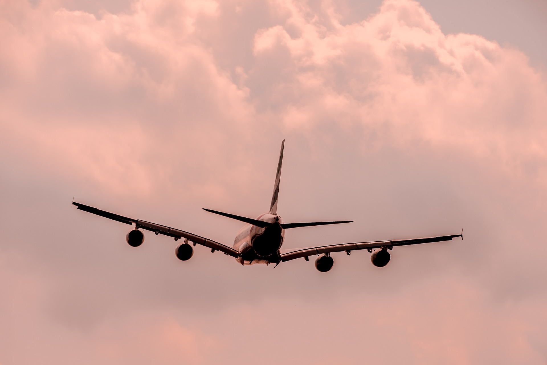 Así amanecen los aeropuertos de Colombia tras la crisis por combustibles