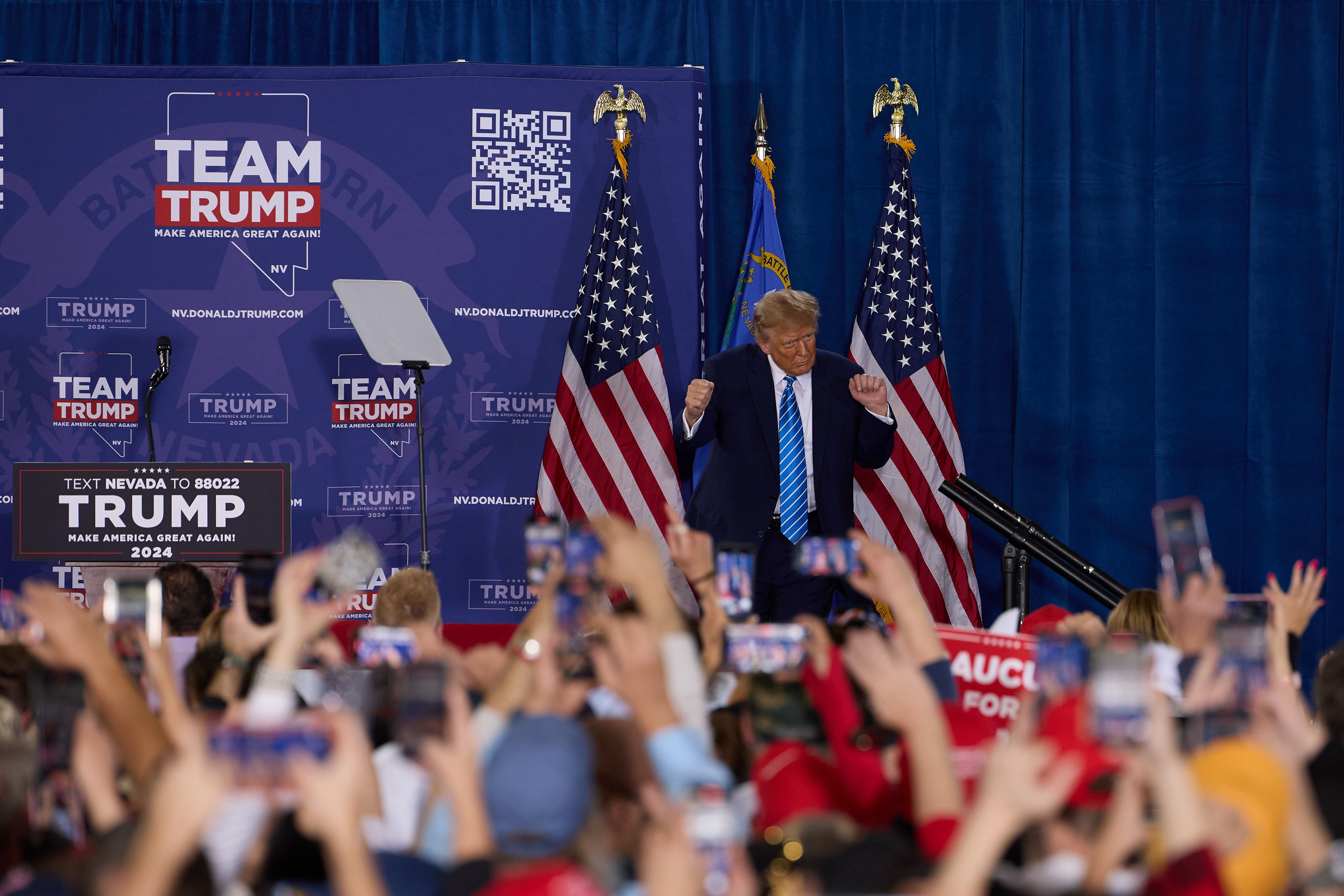 Las Vegas (United States), 27/01/2024.- Republican presidential candidate former President Donald J. Trump dances during his Commit to Caucus Event at Big League Dreams in Las Vegas, Nevada, USA, 27 January 2024. The Nevada GOP Caucus will take place on 08 February 2024. EFE/EPA/ALLISON DINNER
