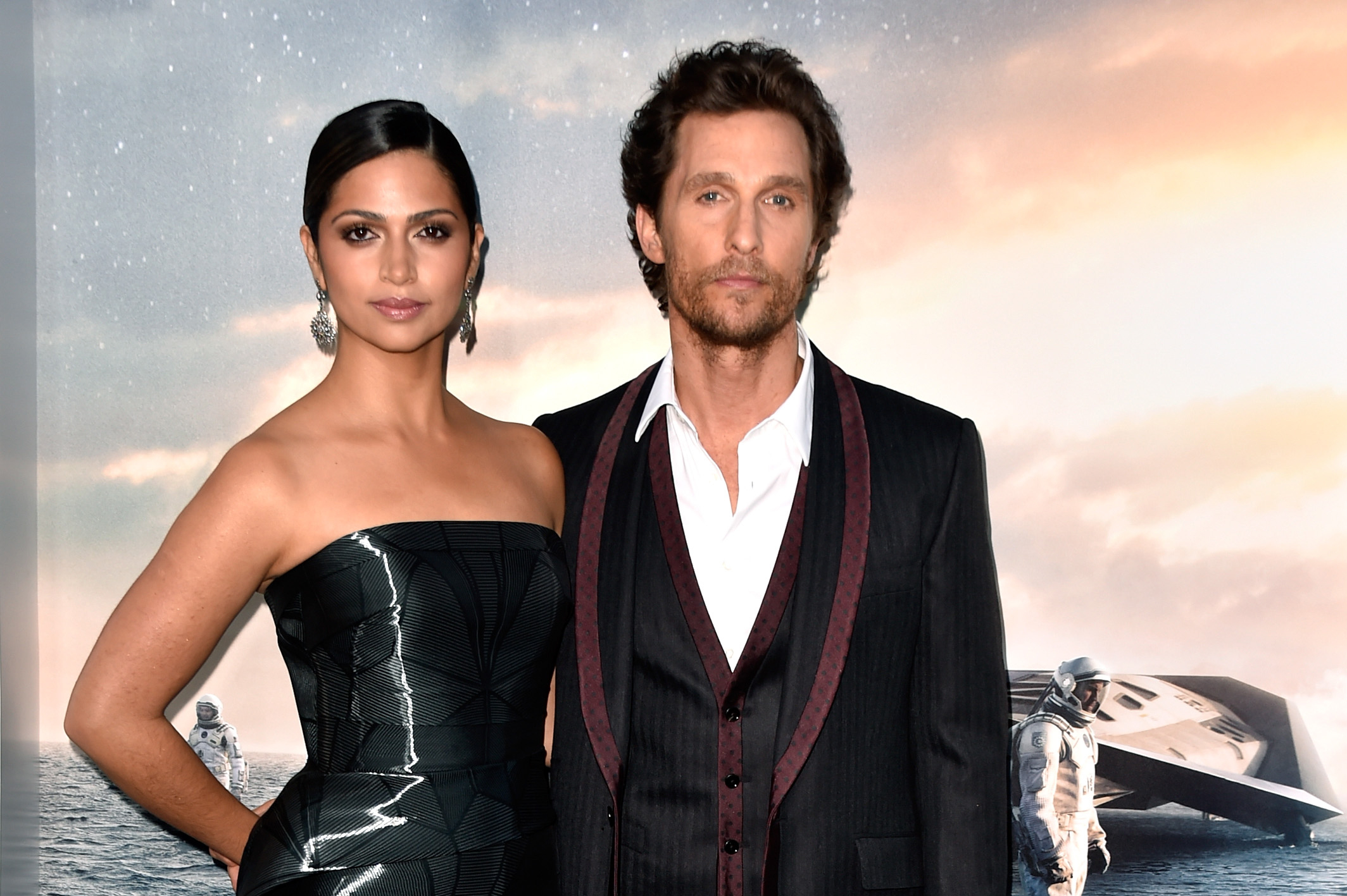 Esposa de Matthew McConaughey limpió casas tras emigrar a Estados Unidos