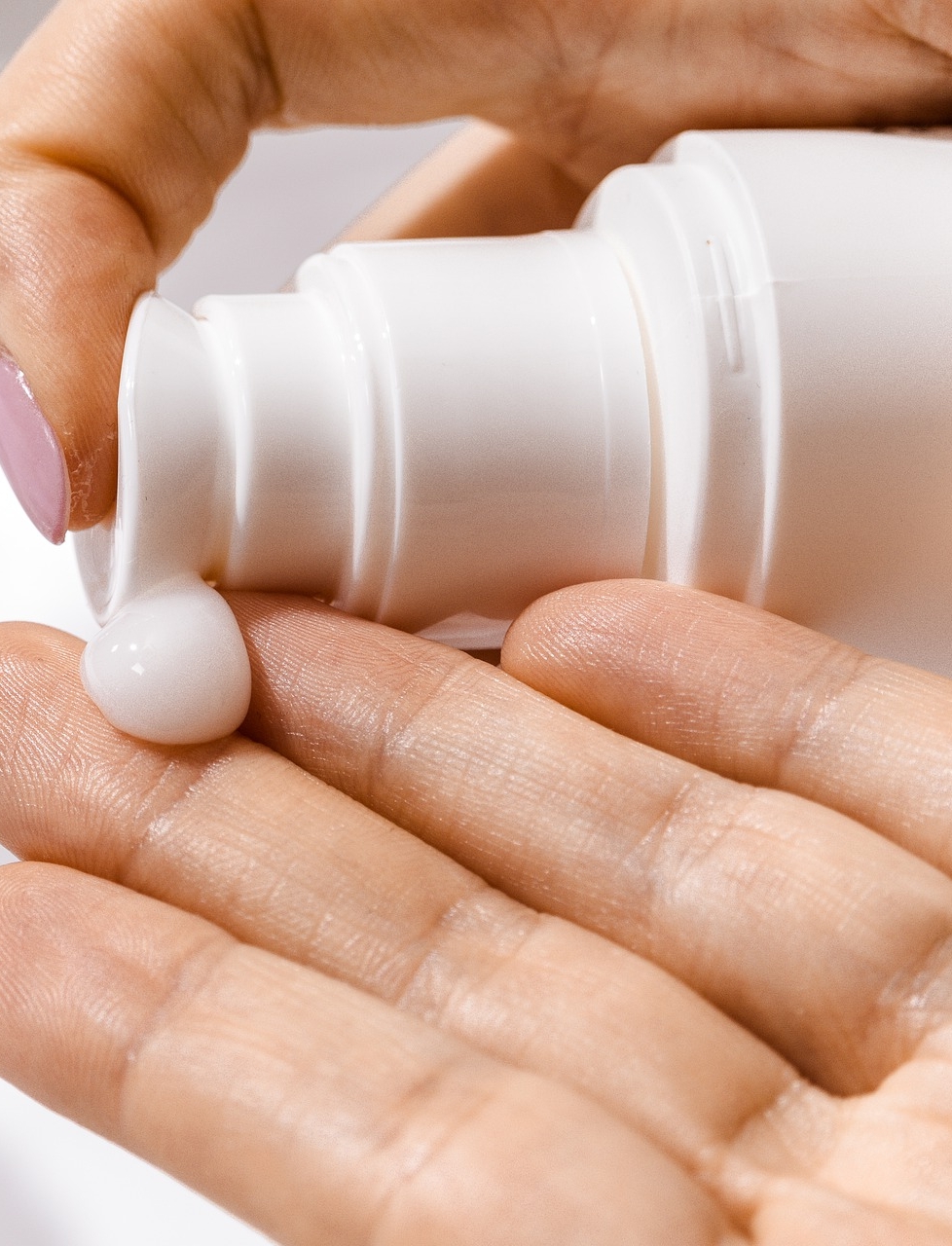 ¿Qué debe cambiar en la rutina facial después de los 40?