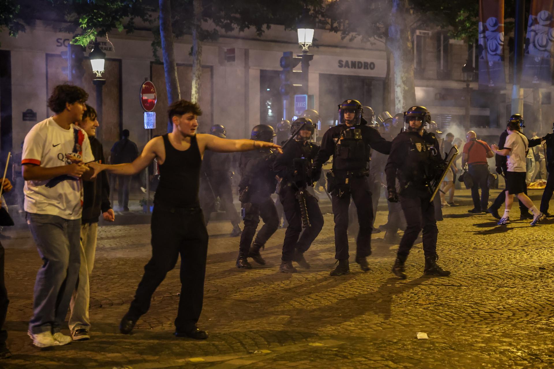 Disturbios en la celebración del PSG: dos muertos y más de 500 detenidos en Francia