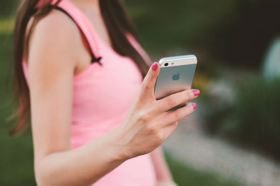 El conectarse por la tecnología ha hecho que las personas sean más frías.