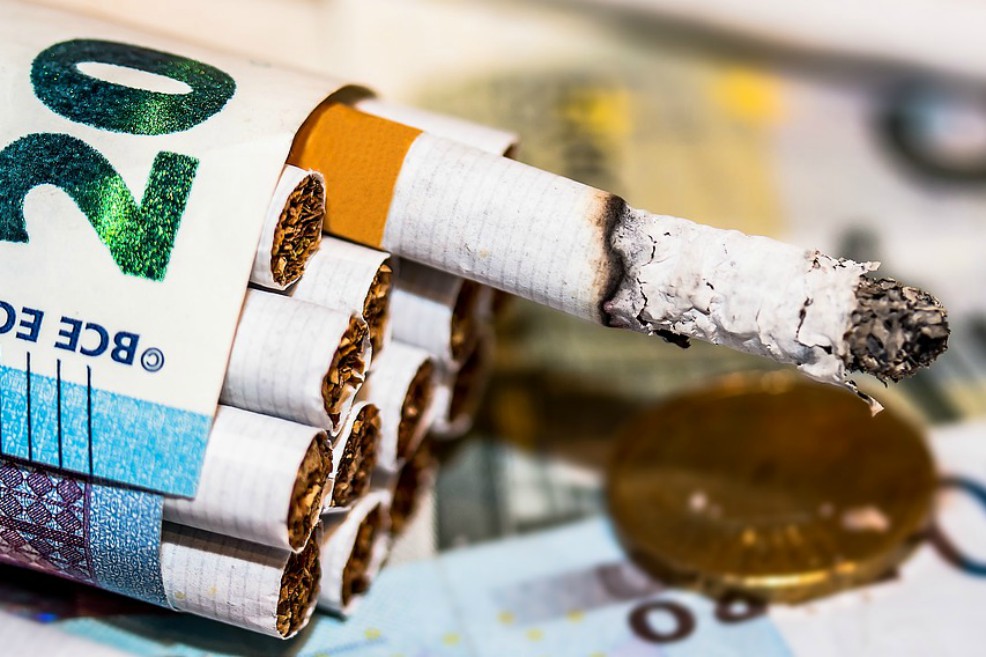 Un paquete de cigarrillos en Francia costaría 34.800 pesos (10 euros)