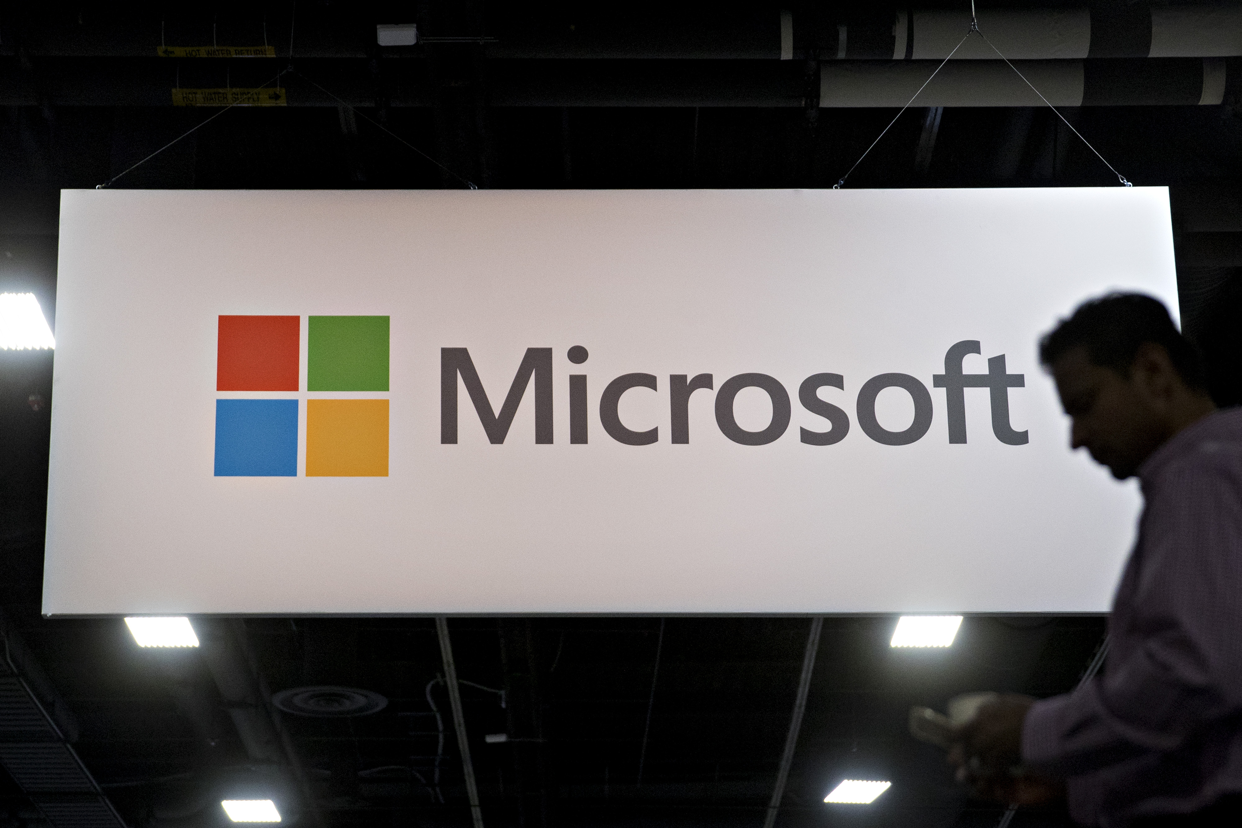 Microsoft abandona su apuesta móvil y recomienda cambiarse a iOS o Android