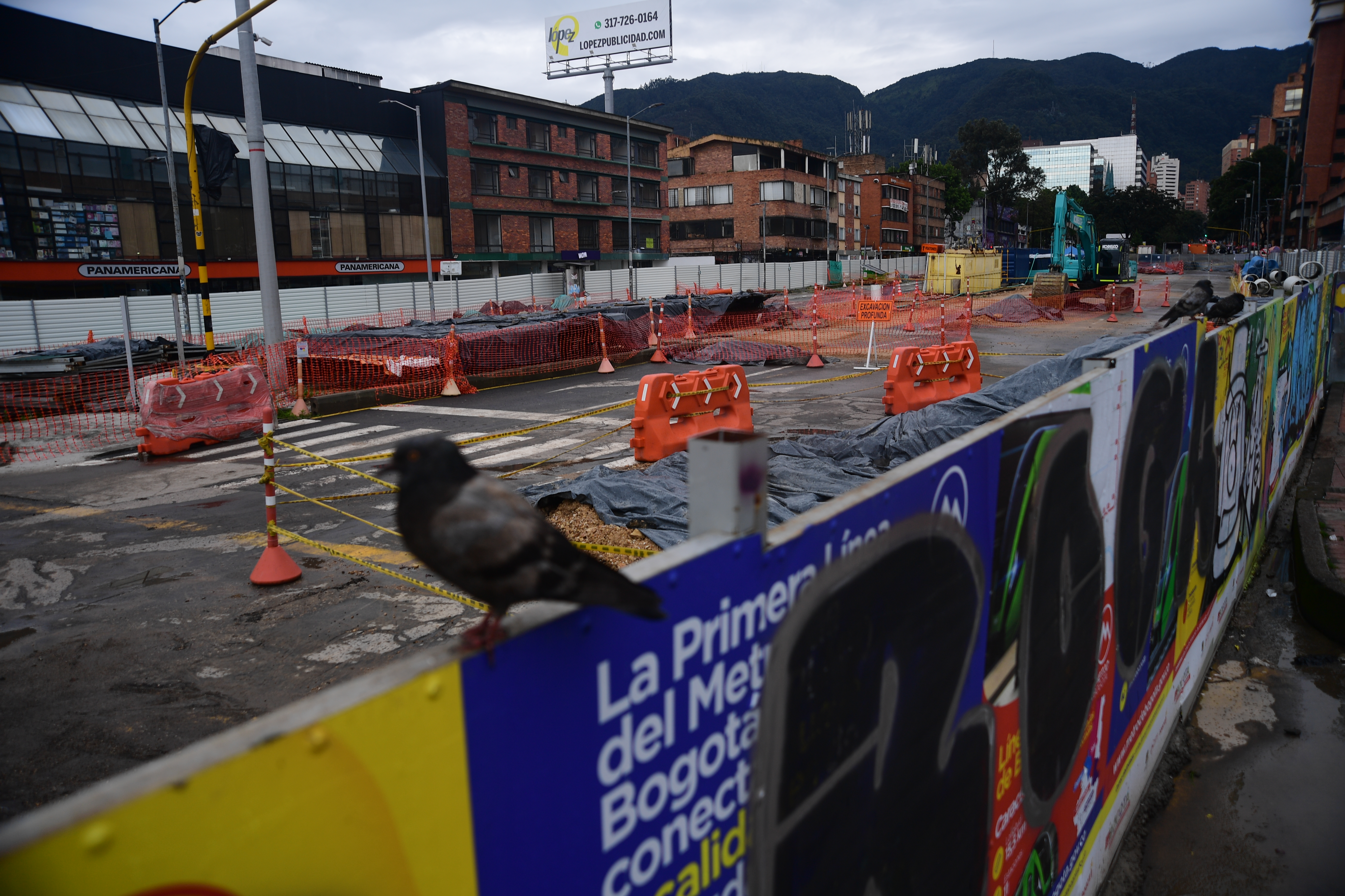 Obras para la construcción de la primera fase del Metro de Bogotá en la Calle 72 con avenida Caracas