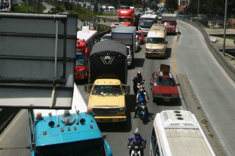 Profesores bloquean Transmilenio en Soacha