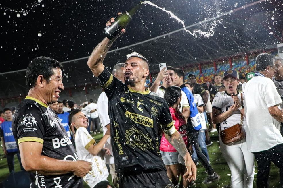 Bryan Urueña en la celebración del ascenso de Llaneros (2024).