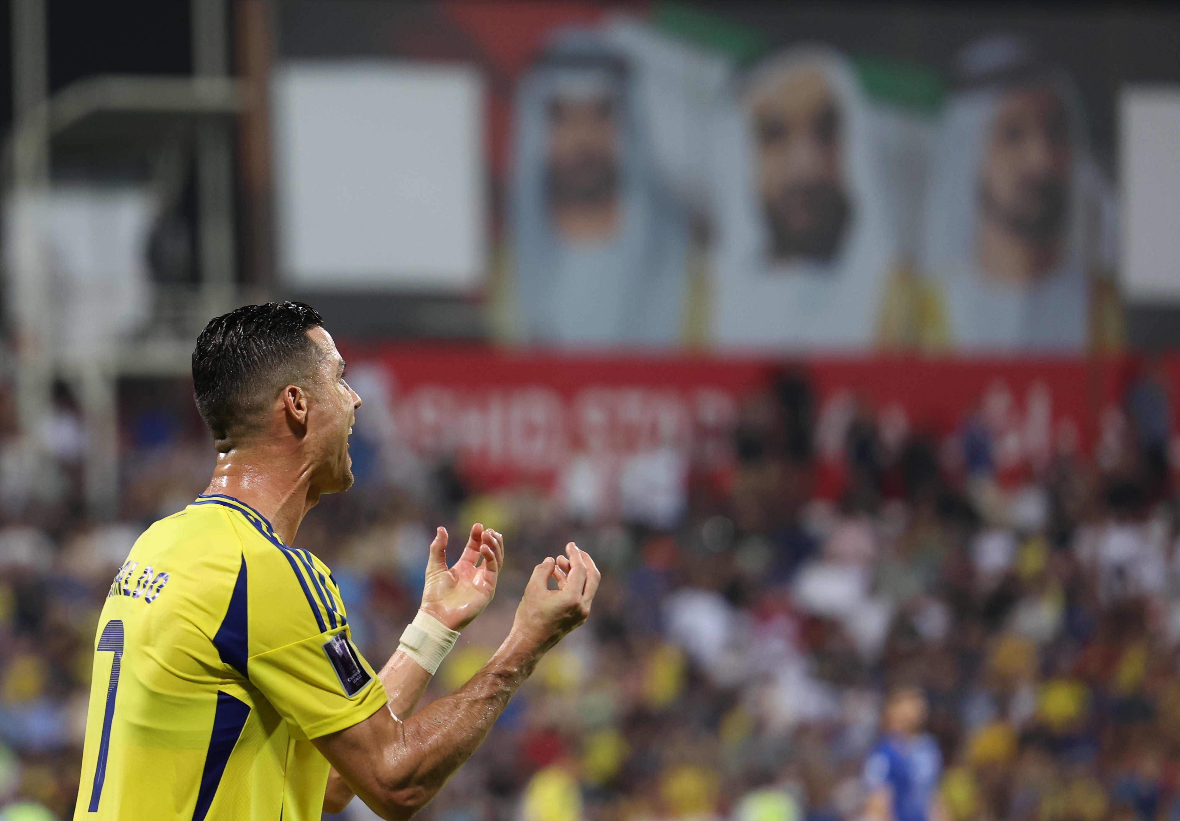 Dubai (United Arab Emirates), 22/10/2024.- Cristiano Ronaldo of Al-Nassr gestures during the AFC Champions League soccer match between Esteghlal FC and Al Nassr FC in Dubai, United Arab Emirates, 22 October 2024. (Liga de Campeones, Emiratos Árabes Unidos) EFE/EPA/ALI HAIDER