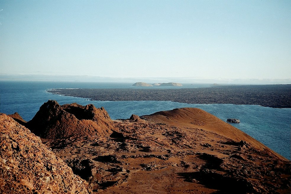 Ecuador pide a China que retire flota pesquera de las Islas Galápagos