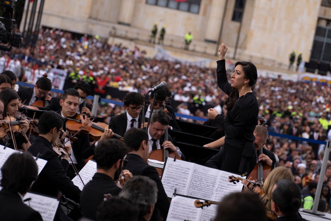 Paola Ávila, directora de la orquesta.