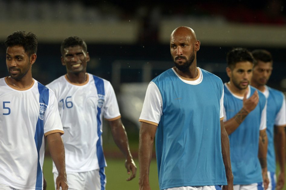 India levanta el telón de su nueva liga de fútbol con antiguas estrellas