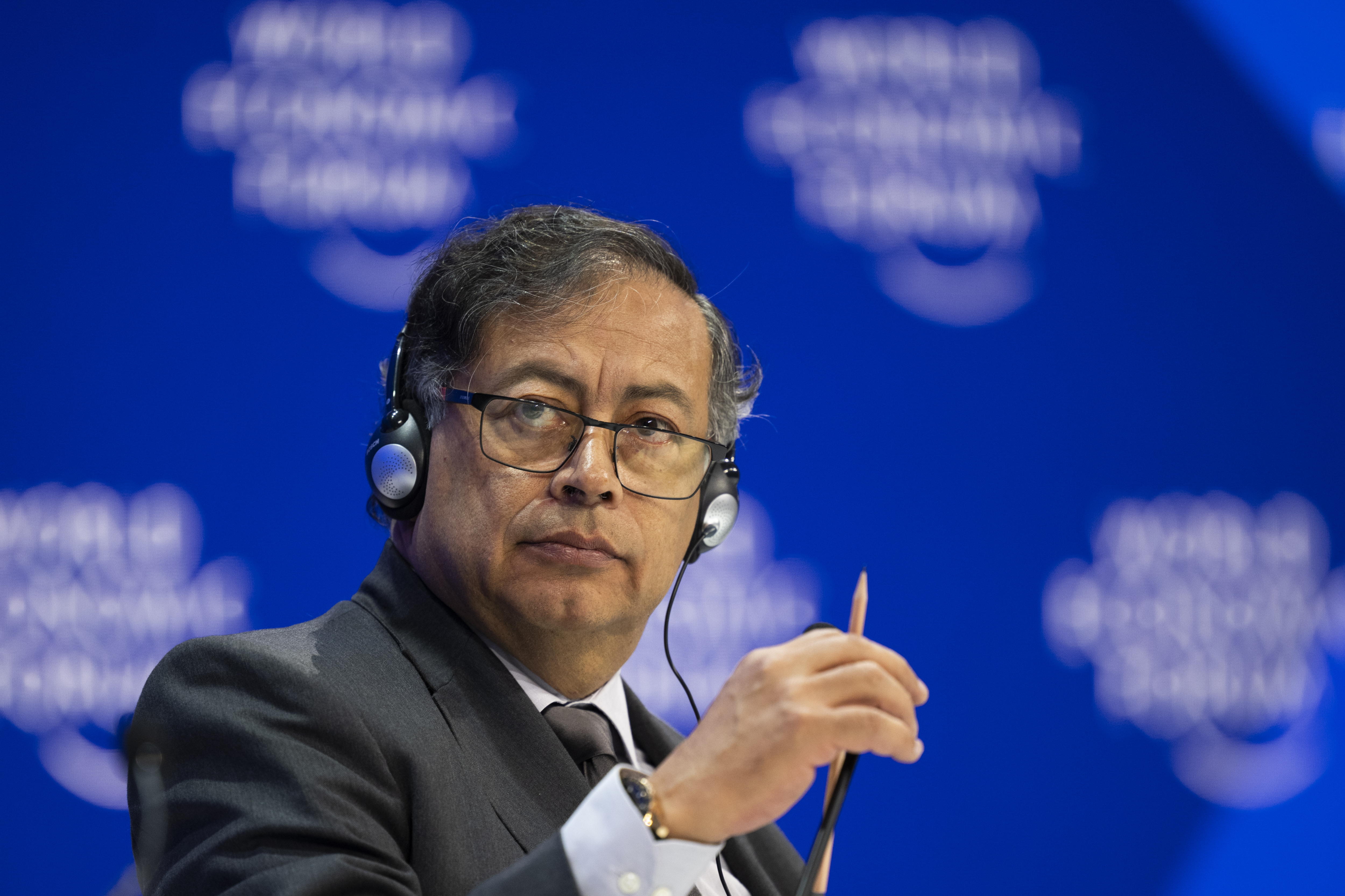 Petro no viajará al foro económico en Davos como parte del plan de austeridad